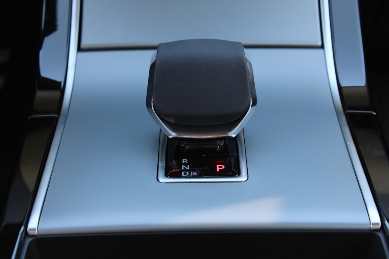 Land Rover Range Rover Evoque Vehicle Full-screen Gallery Image 18