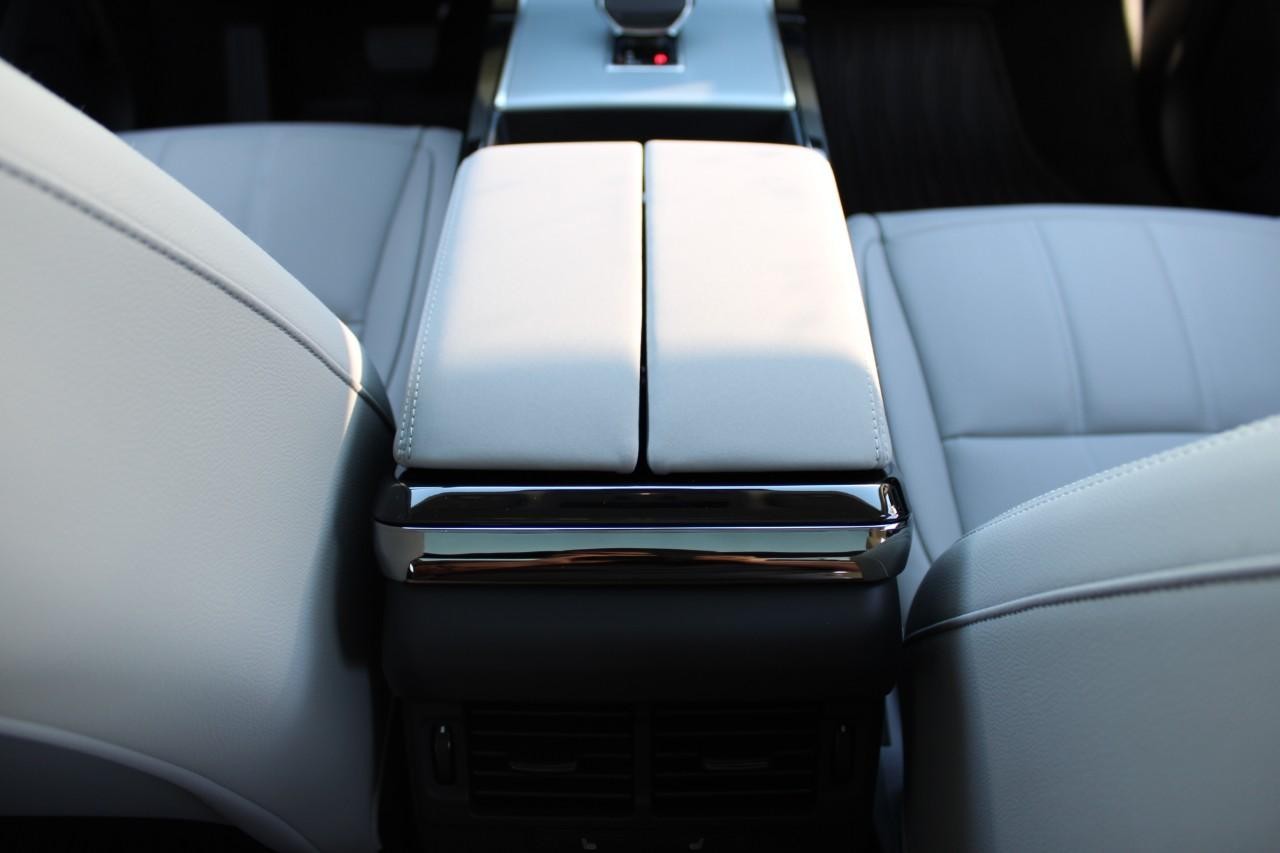 Land Rover Range Rover Evoque Vehicle Full-screen Gallery Image 19