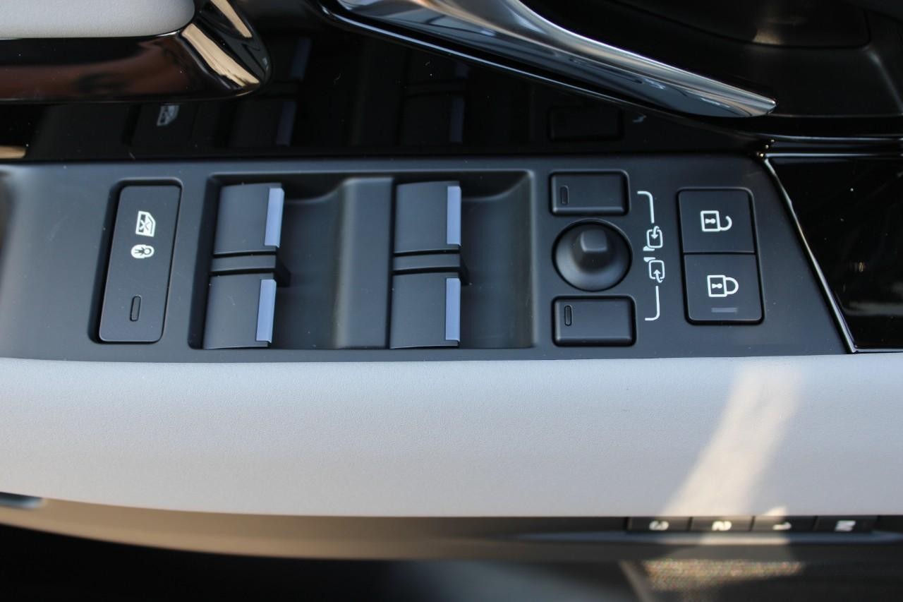 Land Rover Range Rover Evoque Vehicle Full-screen Gallery Image 31