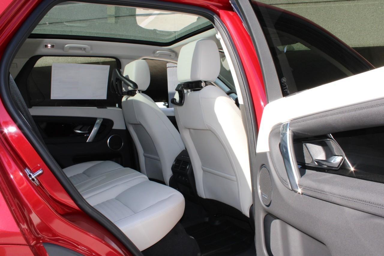 Land Rover Discovery Sport Vehicle Full-screen Gallery Image 13