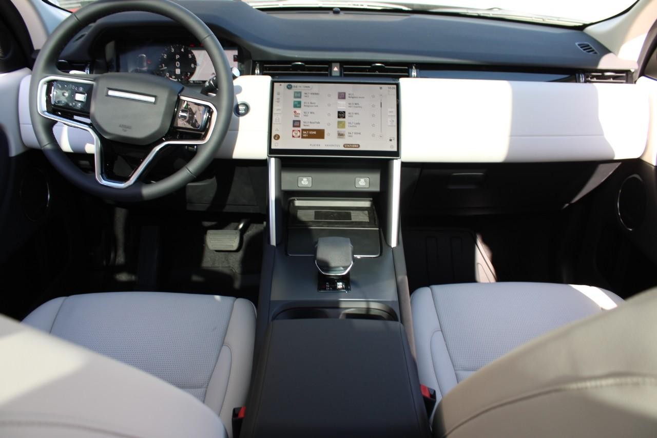 Land Rover Discovery Sport Vehicle Full-screen Gallery Image 14