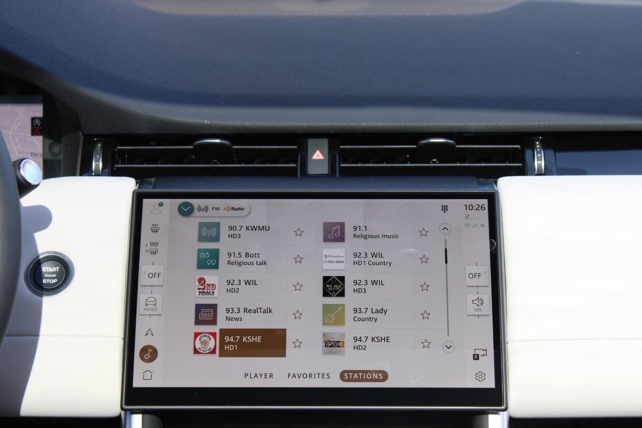 Land Rover Discovery Sport Vehicle Full-screen Gallery Image 16