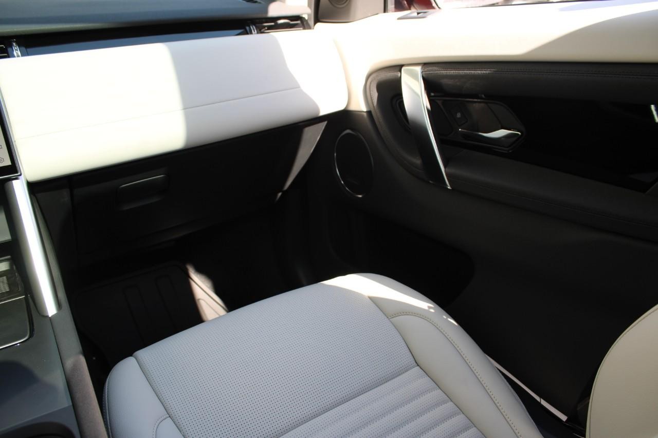 Land Rover Discovery Sport Vehicle Full-screen Gallery Image 20