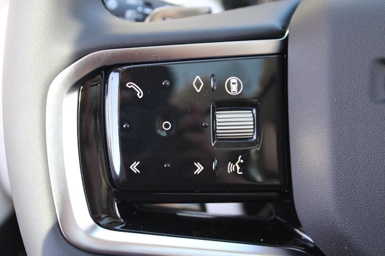 Land Rover Discovery Sport Vehicle Full-screen Gallery Image 22
