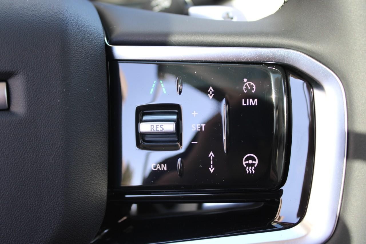 Land Rover Discovery Sport Vehicle Full-screen Gallery Image 24