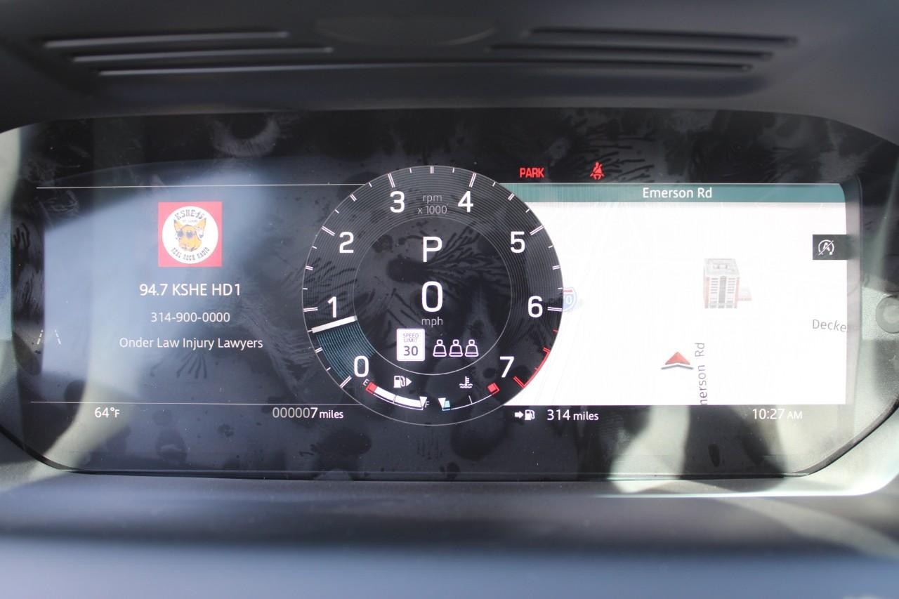 Land Rover Discovery Sport Vehicle Full-screen Gallery Image 25