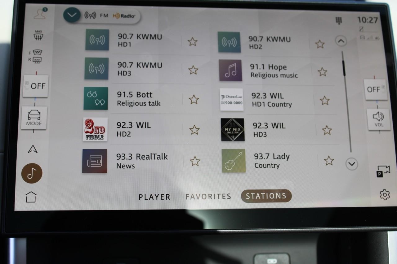 Land Rover Discovery Sport Vehicle Full-screen Gallery Image 26