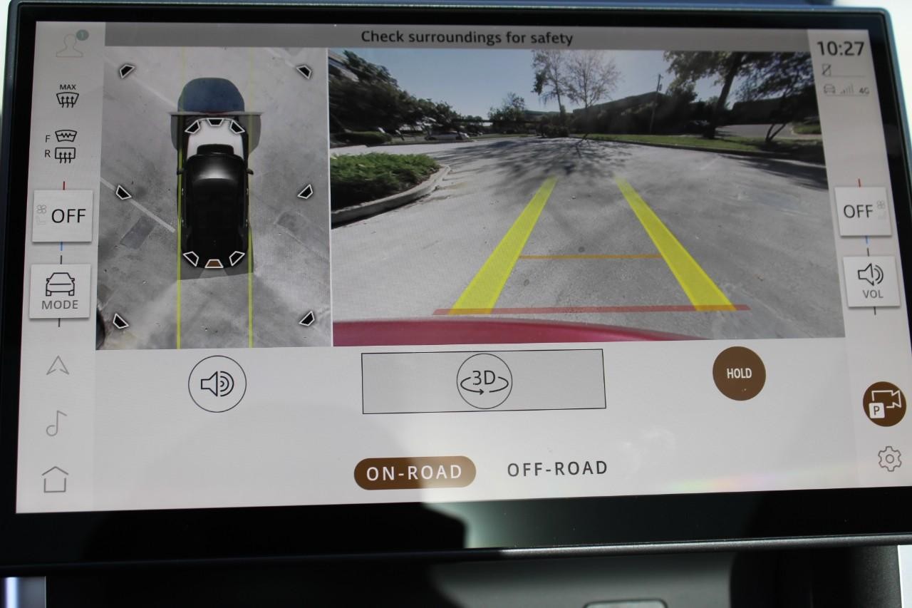 Land Rover Discovery Sport Vehicle Full-screen Gallery Image 28