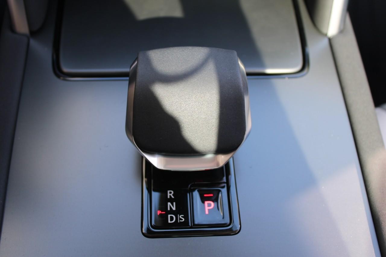 Land Rover Discovery Sport Vehicle Full-screen Gallery Image 29