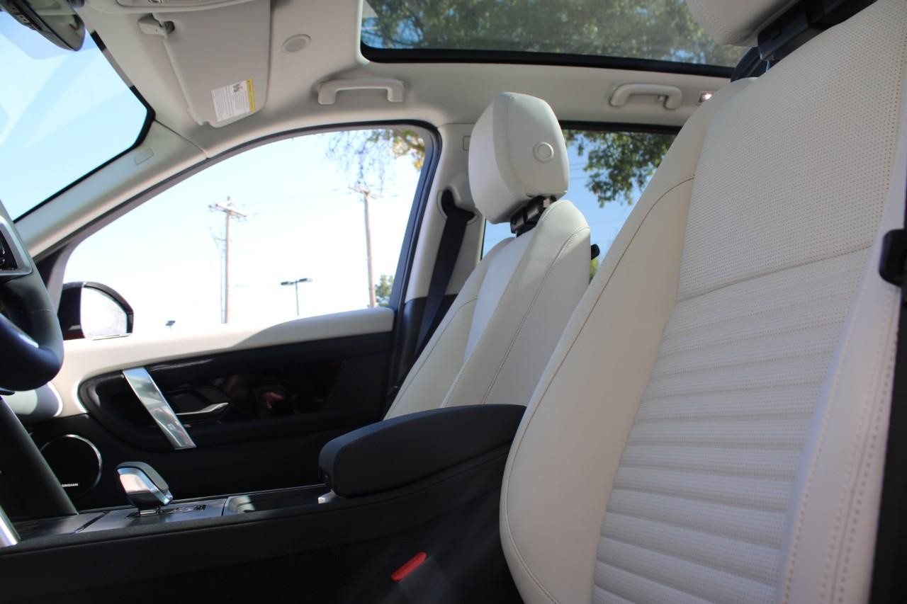 Land Rover Discovery Sport Vehicle Full-screen Gallery Image 36