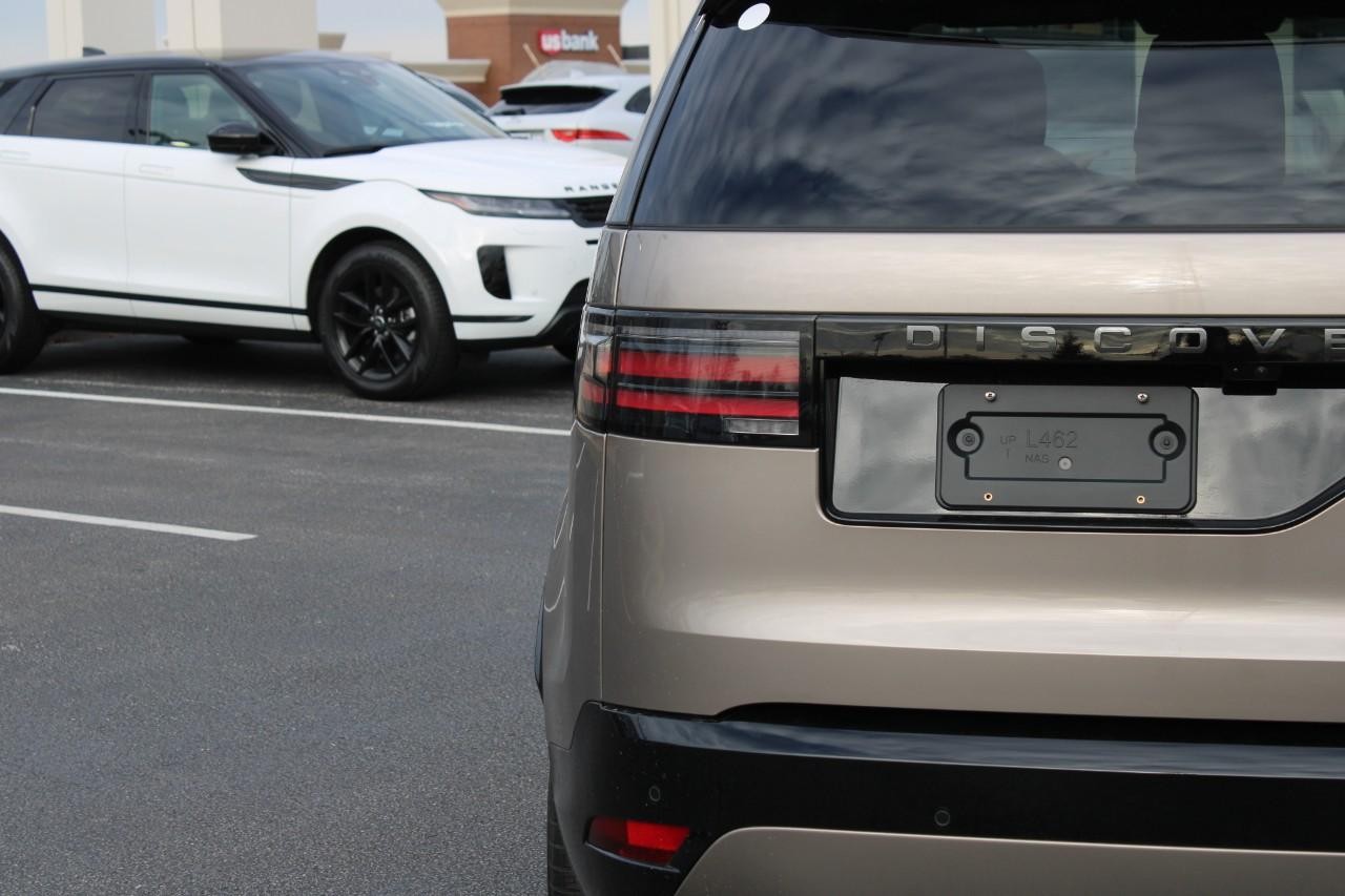 Land Rover Discovery Vehicle Full-screen Gallery Image 11