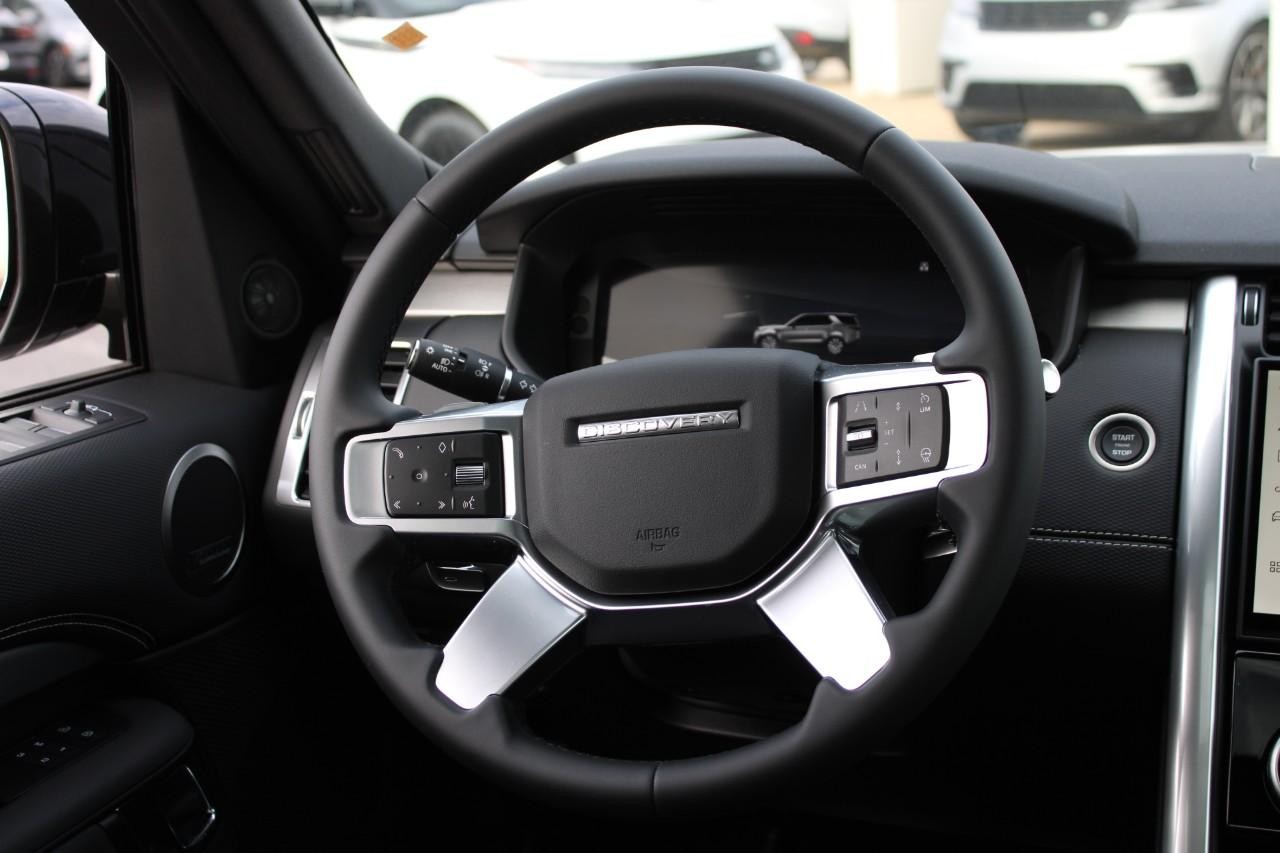 Land Rover Discovery Vehicle Full-screen Gallery Image 15