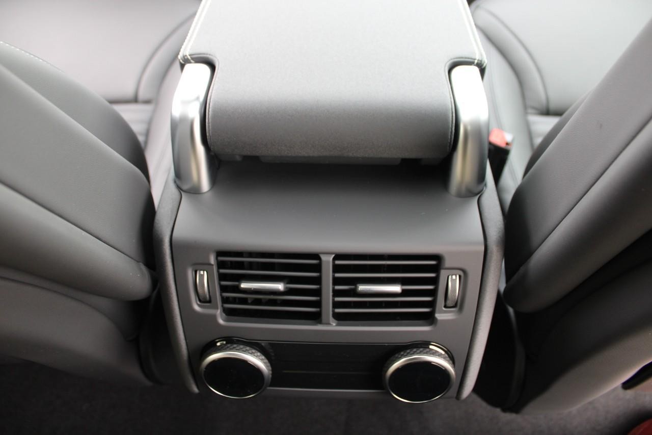 Land Rover Discovery Vehicle Full-screen Gallery Image 18