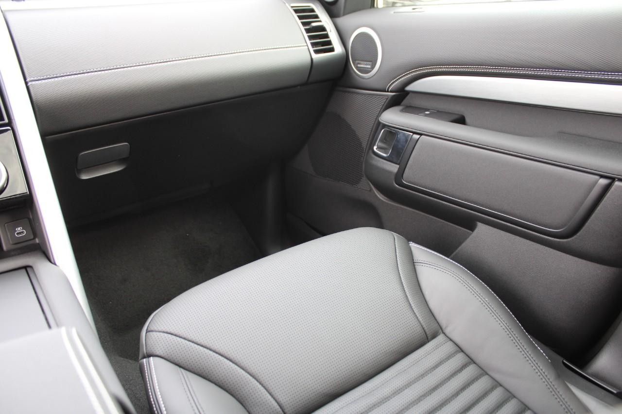 Land Rover Discovery Vehicle Full-screen Gallery Image 19