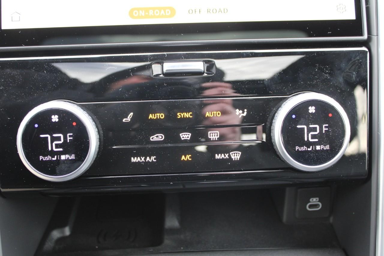 Land Rover Discovery Vehicle Full-screen Gallery Image 27