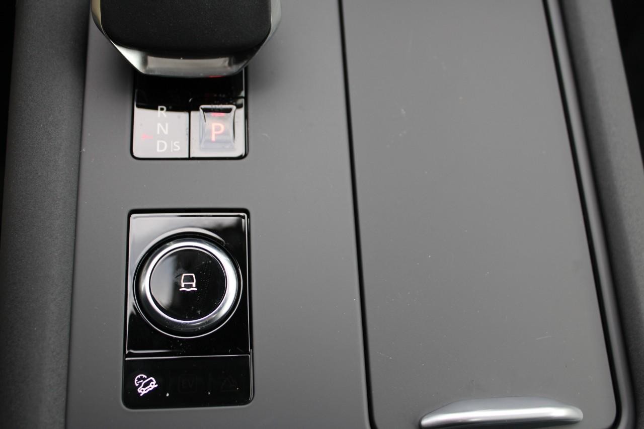 Land Rover Discovery Vehicle Full-screen Gallery Image 28