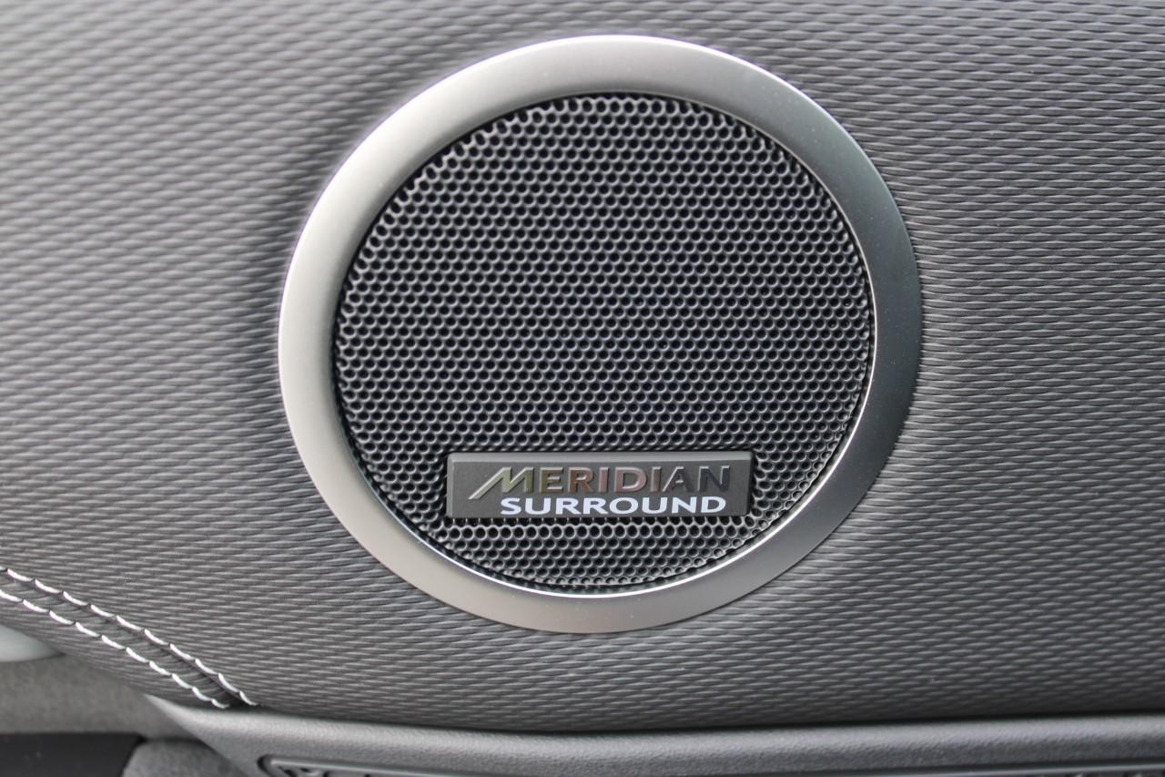 Land Rover Discovery Vehicle Full-screen Gallery Image 32