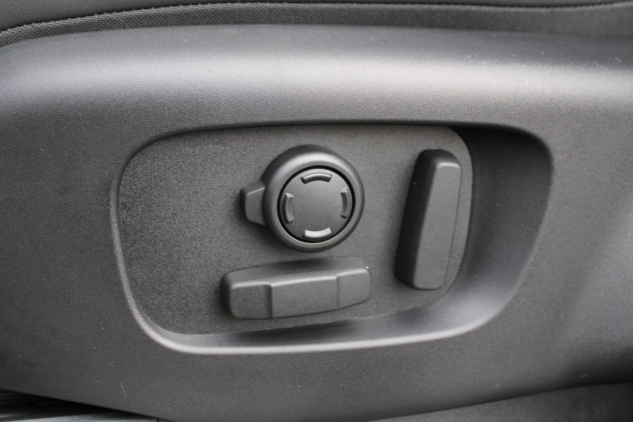 Land Rover Discovery Vehicle Full-screen Gallery Image 34