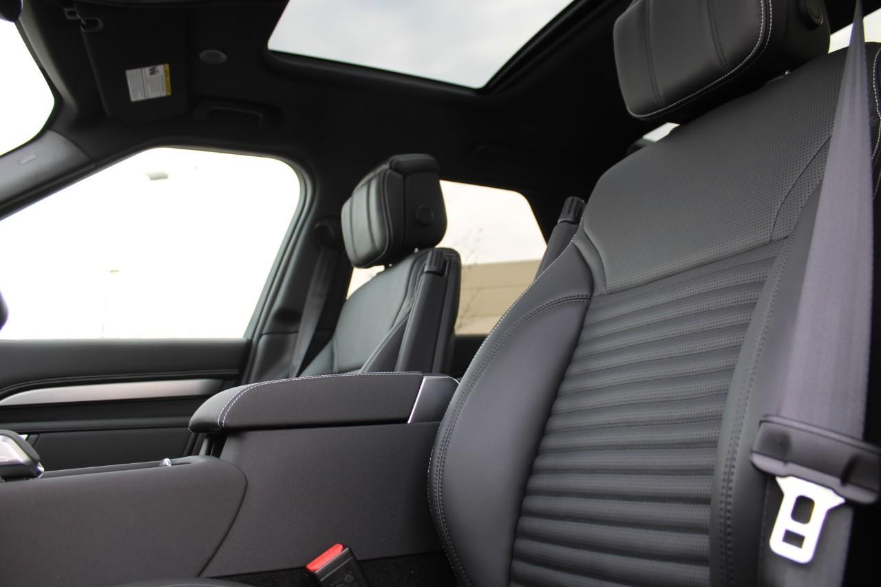 Land Rover Discovery Vehicle Full-screen Gallery Image 35