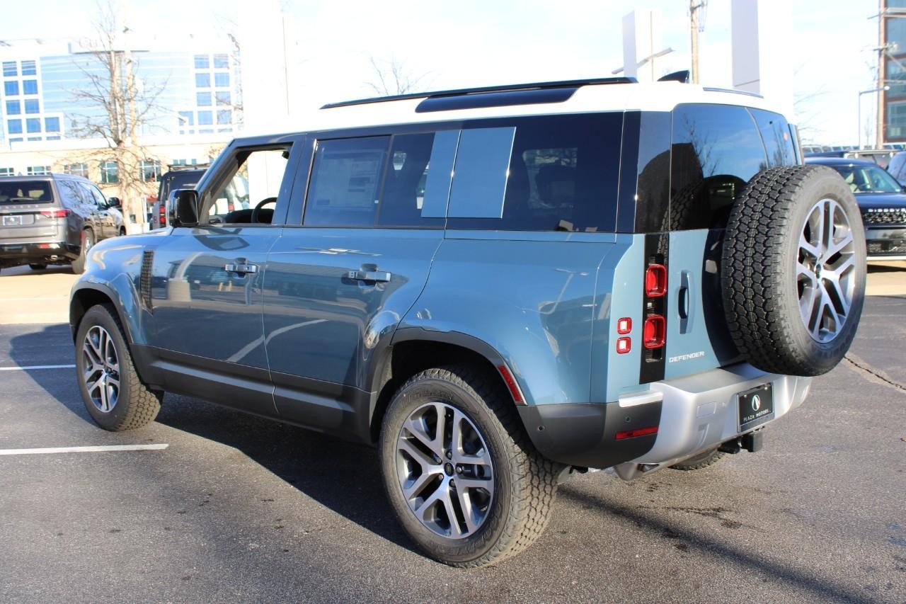 Land Rover Defender Vehicle Full-screen Gallery Image 3