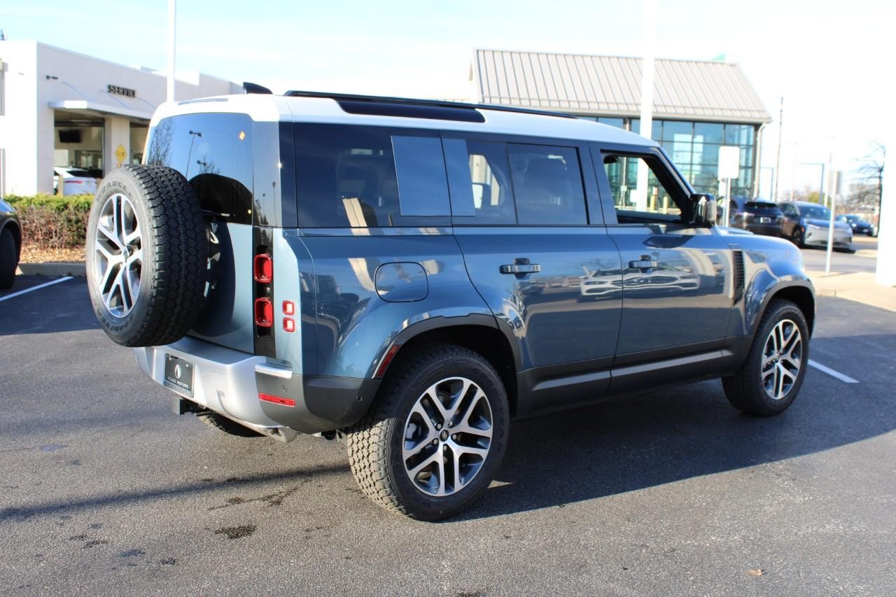 Land Rover Defender Vehicle Full-screen Gallery Image 4