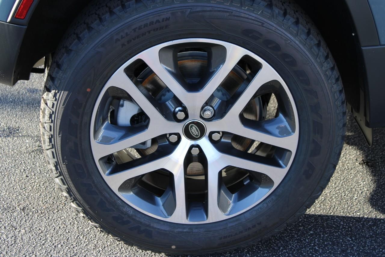 Land Rover Defender Vehicle Full-screen Gallery Image 5