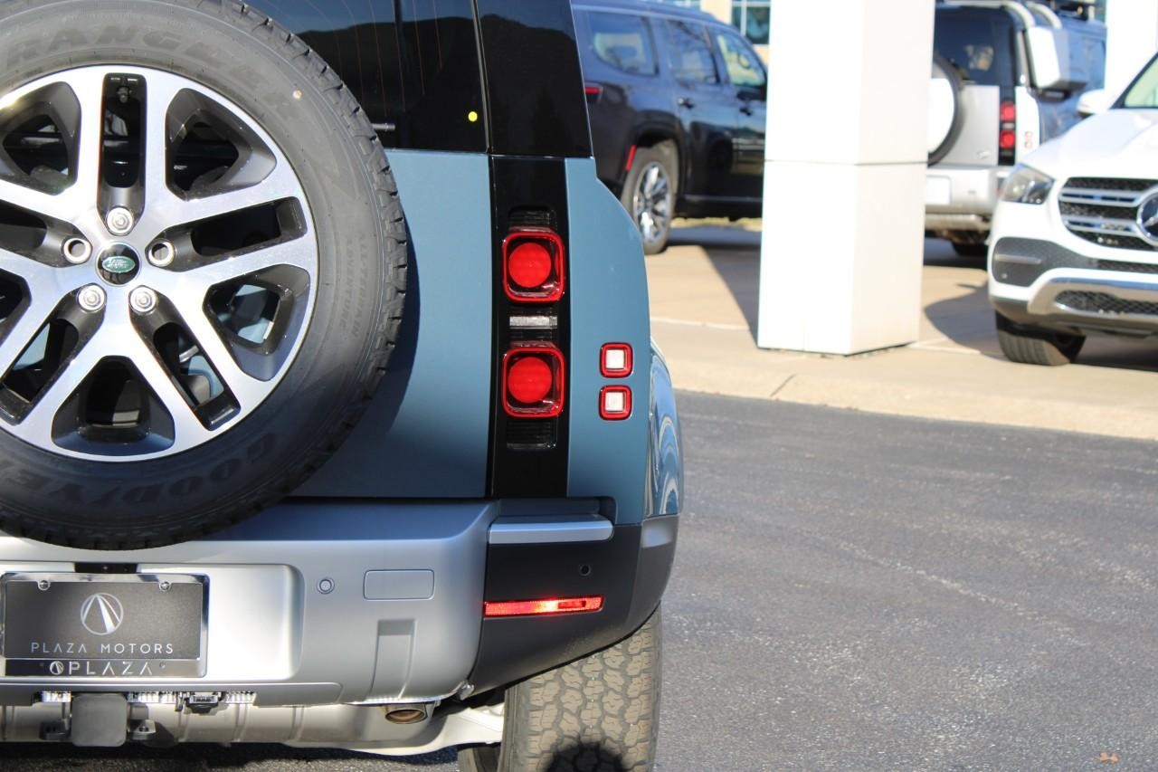 Land Rover Defender Vehicle Full-screen Gallery Image 12