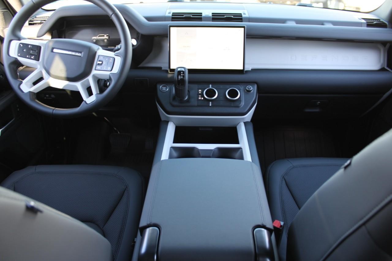 Land Rover Defender Vehicle Full-screen Gallery Image 14