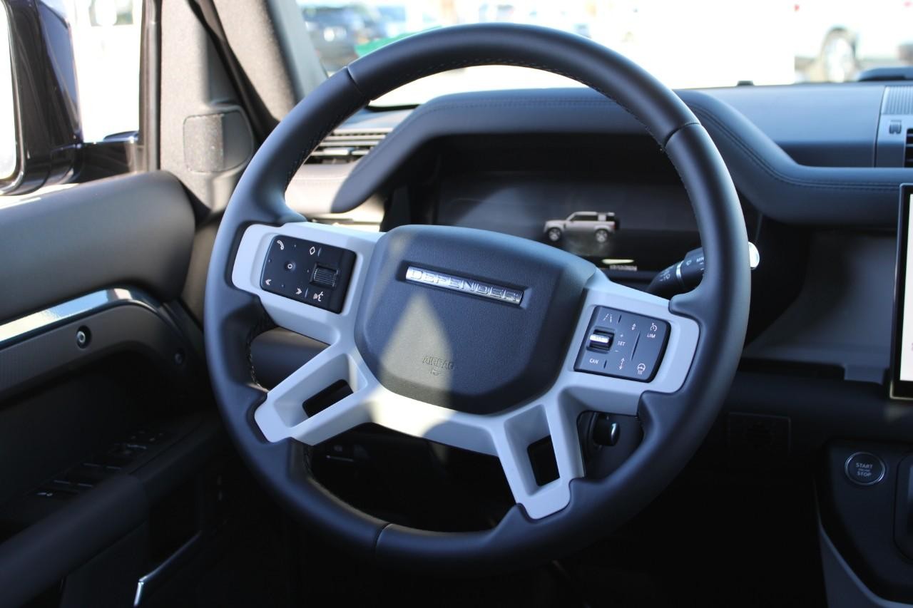 Land Rover Defender Vehicle Full-screen Gallery Image 15