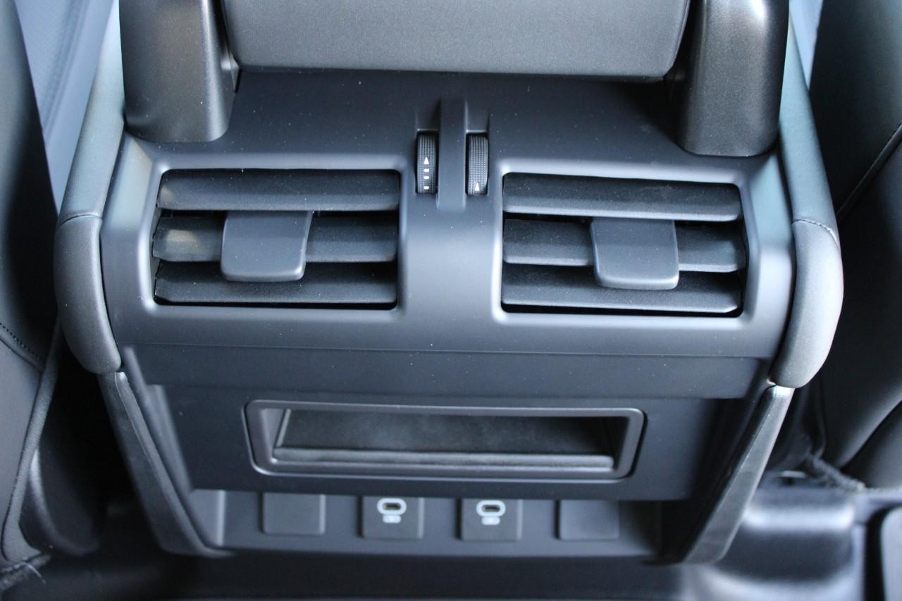 Land Rover Defender Vehicle Full-screen Gallery Image 18