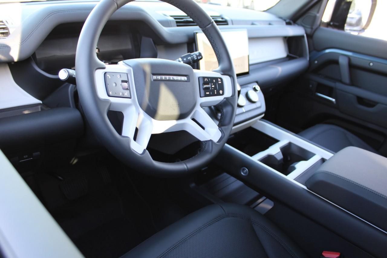 Land Rover Defender Vehicle Full-screen Gallery Image 20