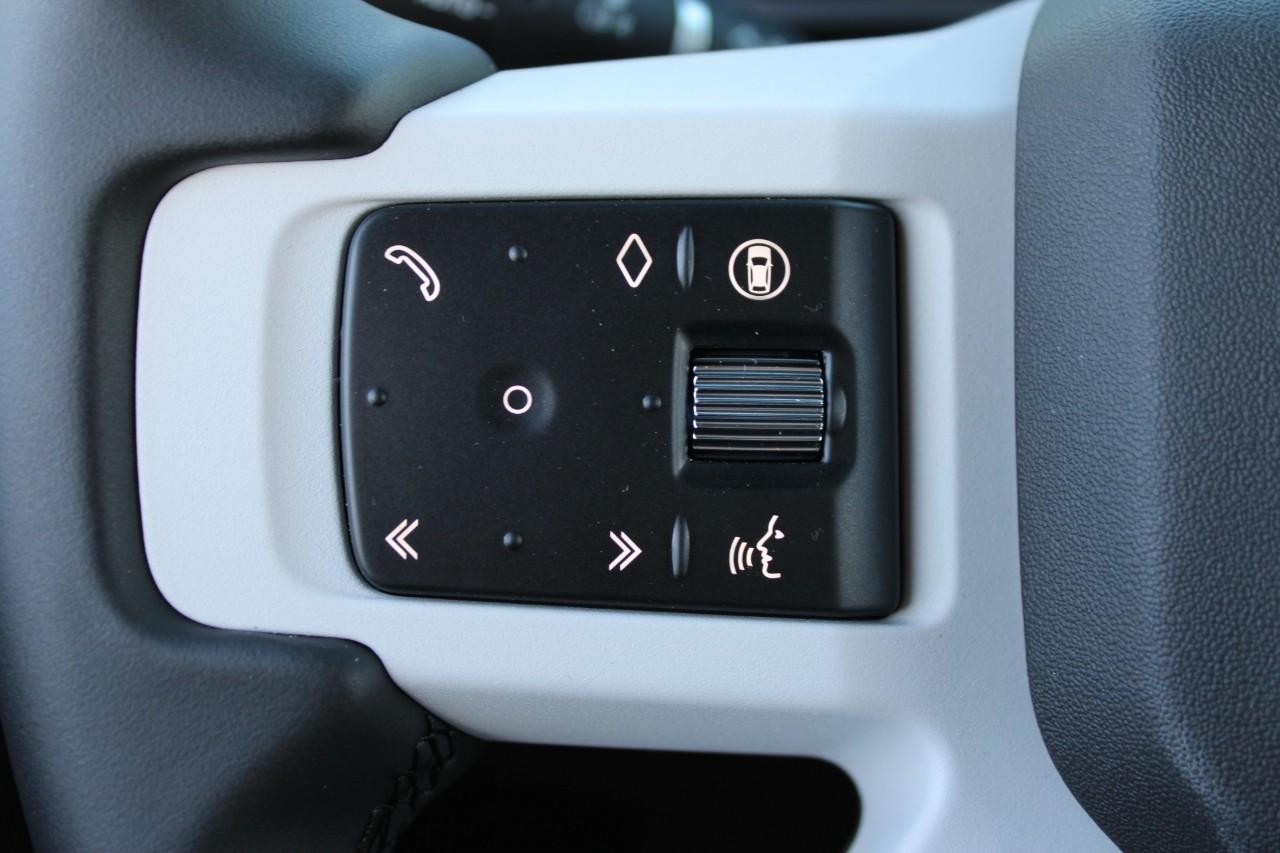 Land Rover Defender Vehicle Full-screen Gallery Image 21