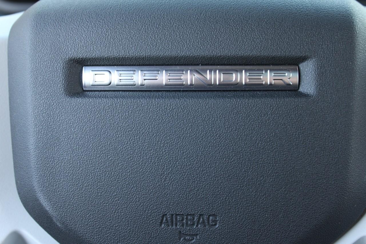 Land Rover Defender Vehicle Full-screen Gallery Image 22