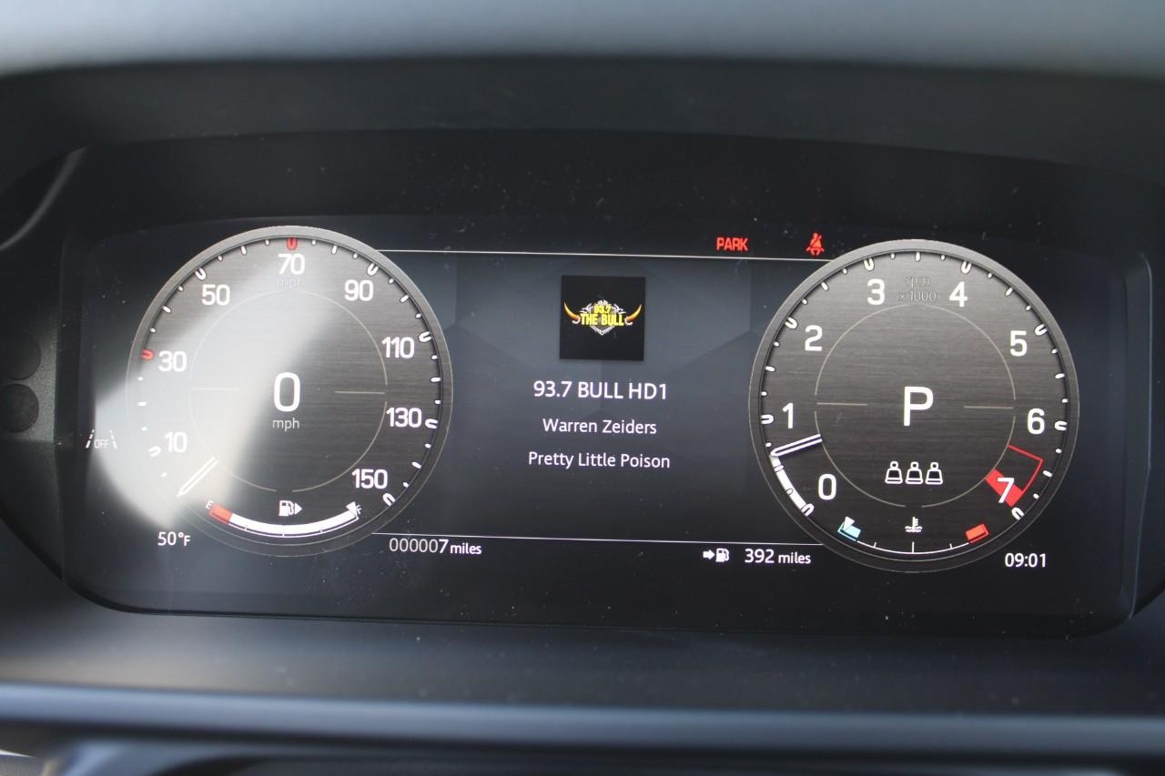 Land Rover Defender Vehicle Full-screen Gallery Image 24