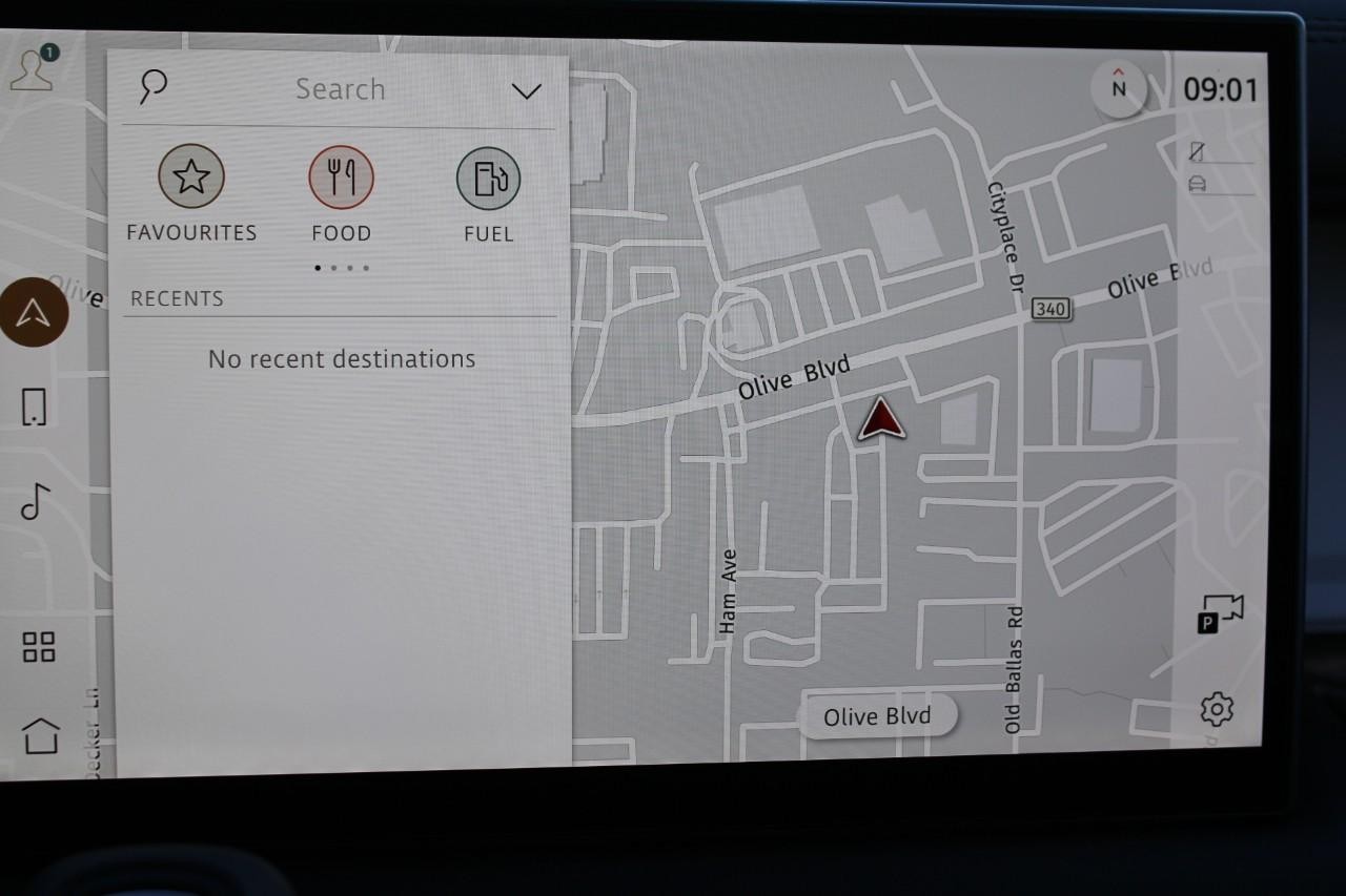 Land Rover Defender Vehicle Full-screen Gallery Image 25