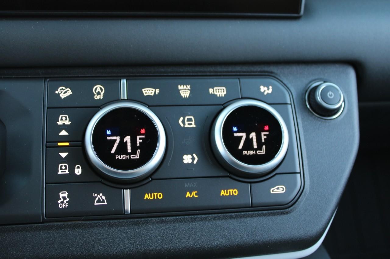 Land Rover Defender Vehicle Full-screen Gallery Image 27