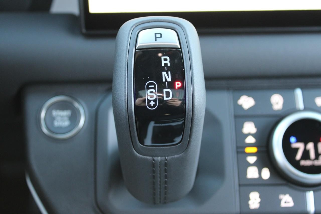 Land Rover Defender Vehicle Full-screen Gallery Image 28