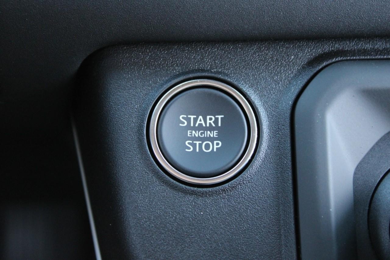 Land Rover Defender Vehicle Full-screen Gallery Image 29