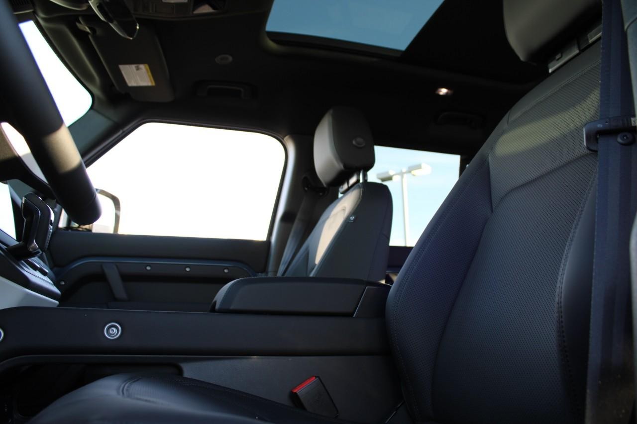 Land Rover Defender Vehicle Full-screen Gallery Image 34