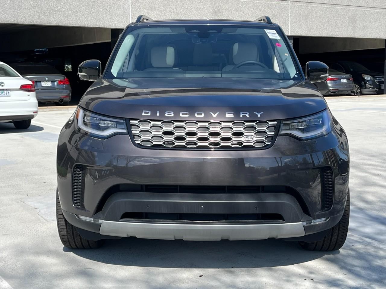 Land Rover Discovery Vehicle Full-screen Gallery Image 7