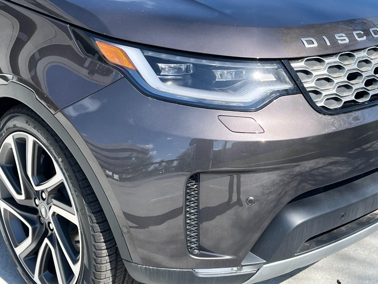 Land Rover Discovery Vehicle Full-screen Gallery Image 8