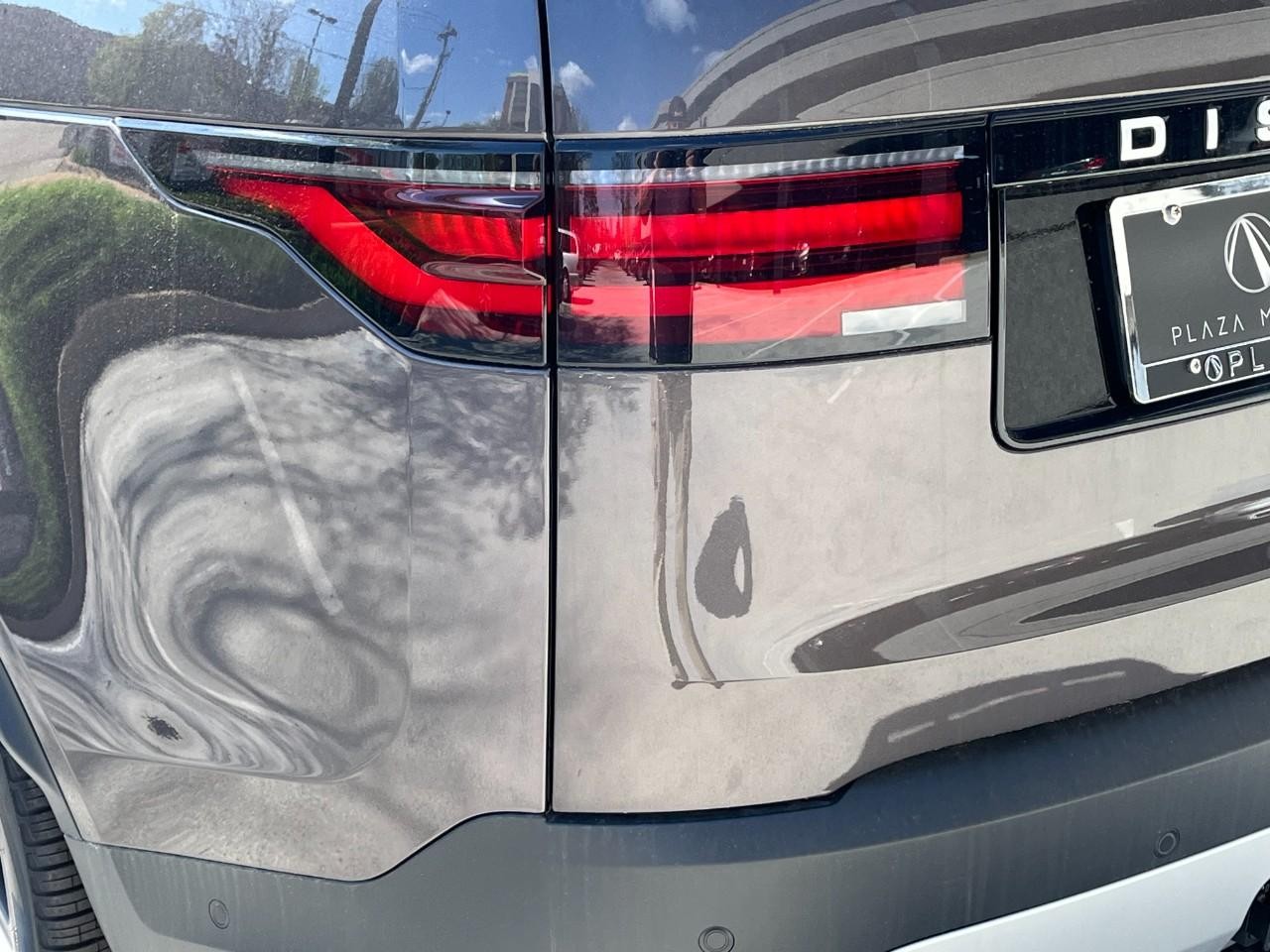 Land Rover Discovery Vehicle Full-screen Gallery Image 11