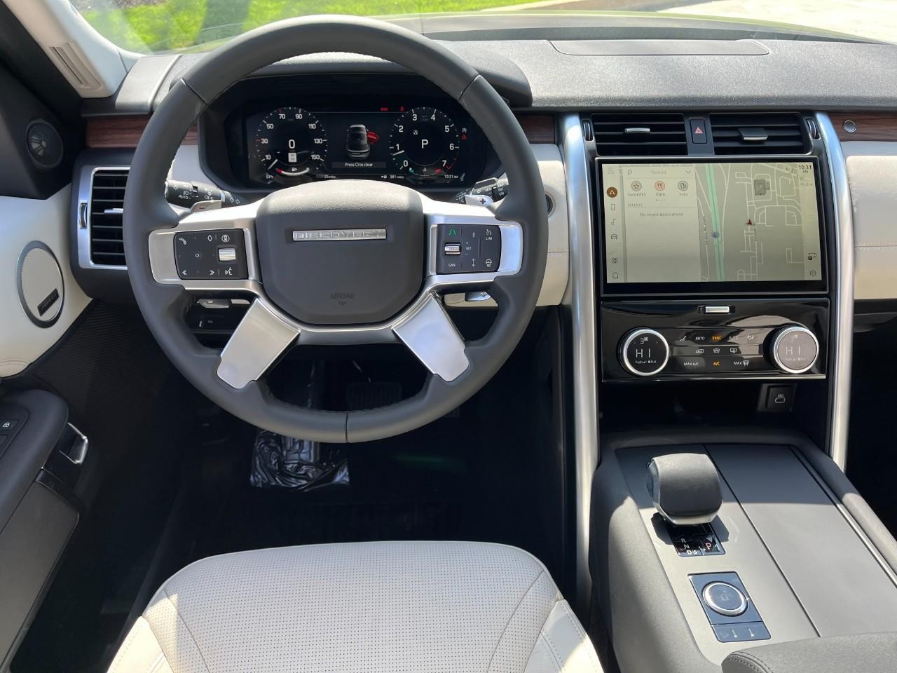 Land Rover Discovery Vehicle Full-screen Gallery Image 15