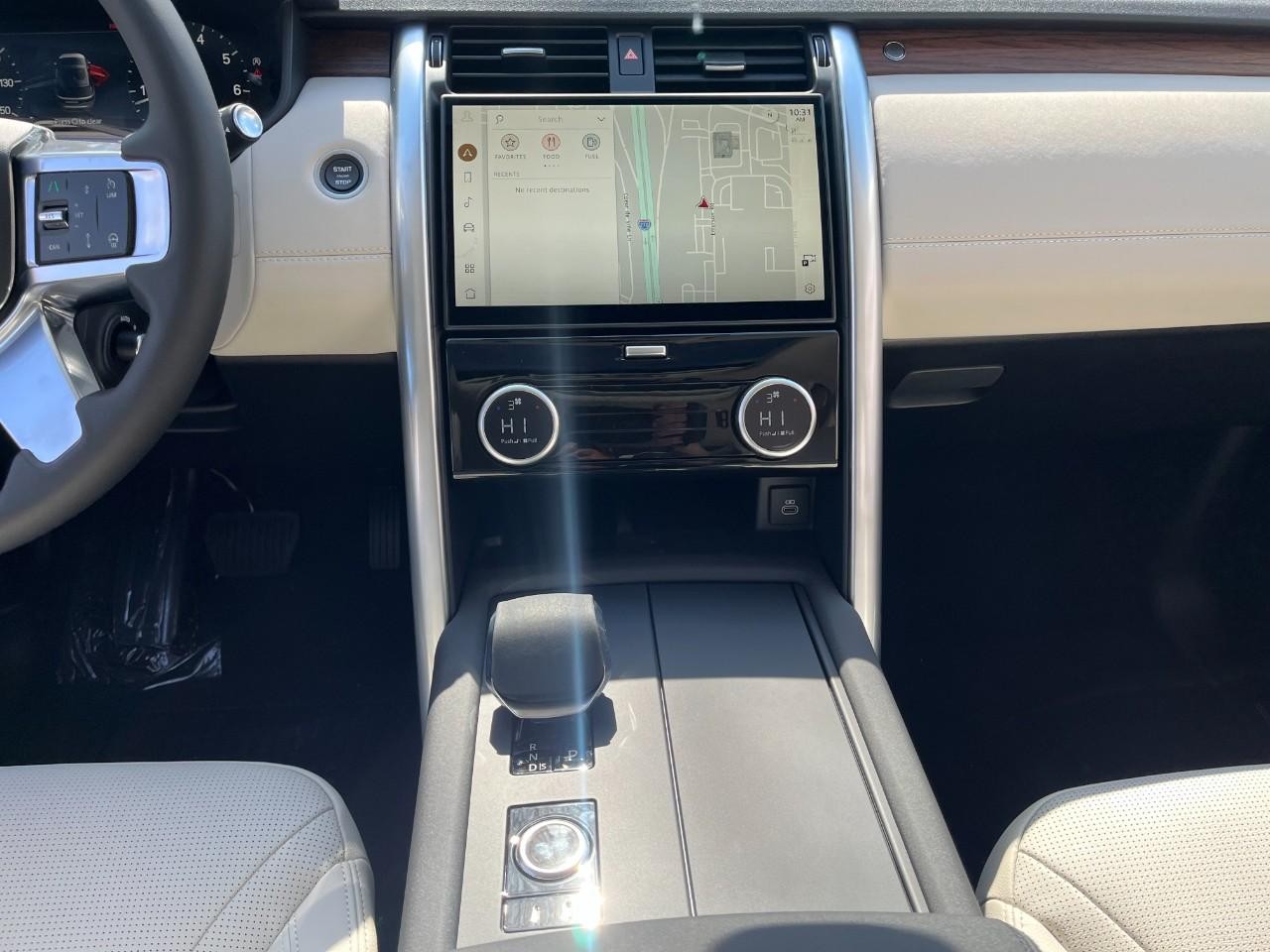 Land Rover Discovery Vehicle Full-screen Gallery Image 16