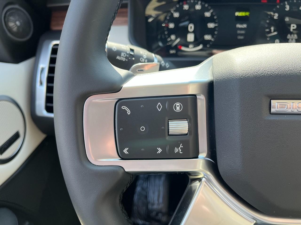 Land Rover Discovery Vehicle Full-screen Gallery Image 21