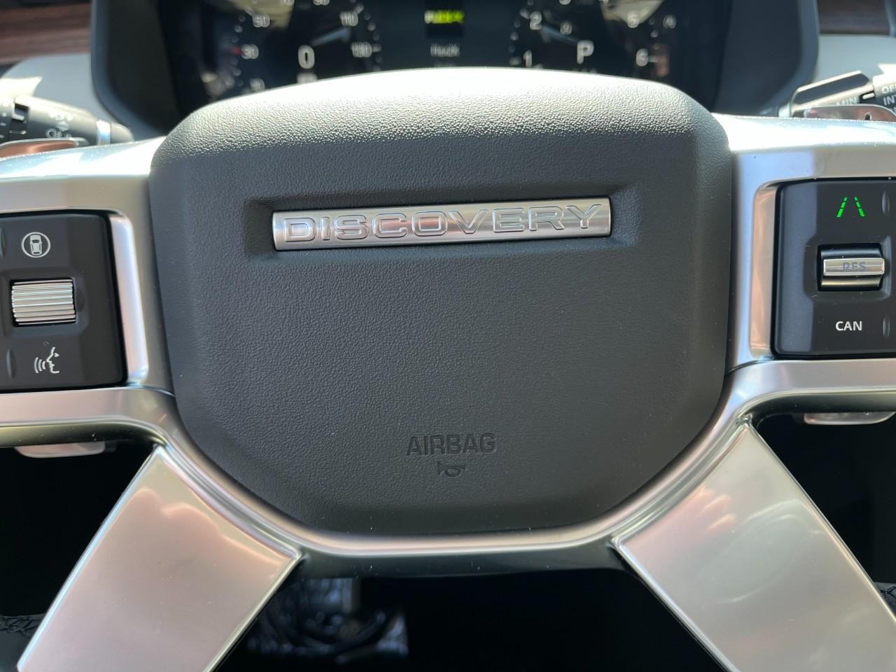 Land Rover Discovery Vehicle Full-screen Gallery Image 22