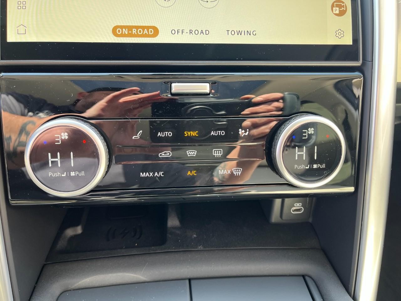 Land Rover Discovery Vehicle Full-screen Gallery Image 27