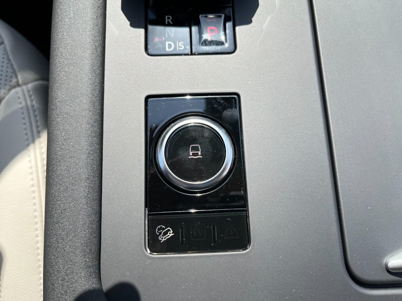 Land Rover Discovery Vehicle Full-screen Gallery Image 29