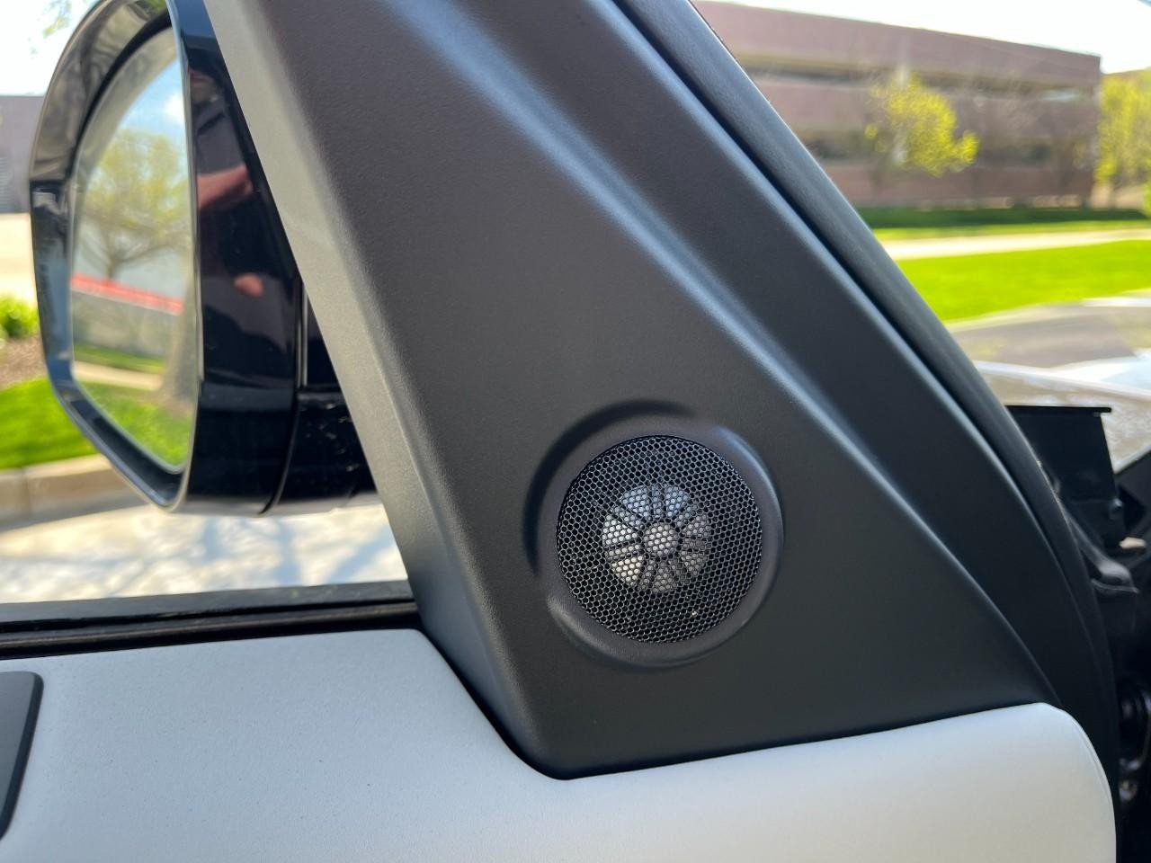 Land Rover Discovery Vehicle Full-screen Gallery Image 33