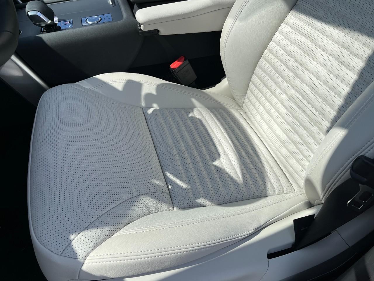 Land Rover Discovery Vehicle Full-screen Gallery Image 40